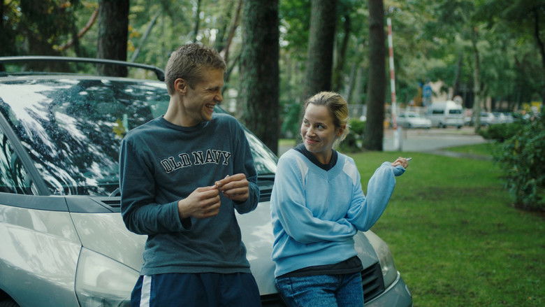 кадр из фильма Пережить лето