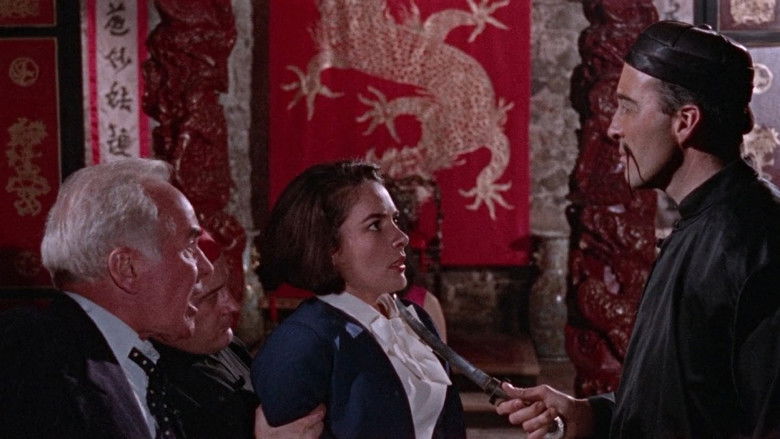 кадр из фильма Лицо Фу Манчу