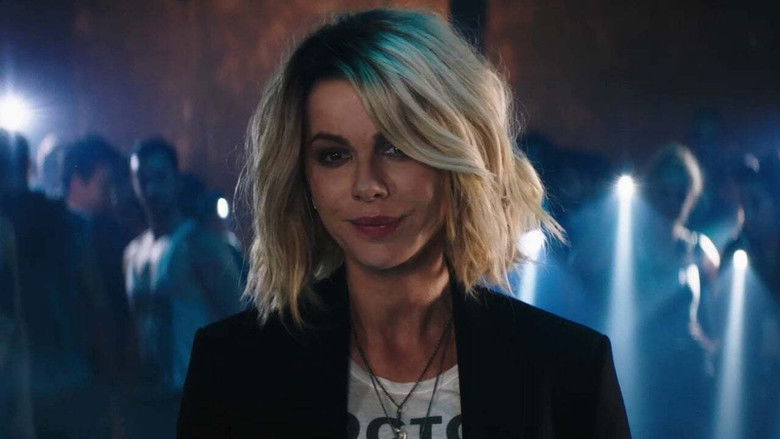 кадр из фильма Красотка на взводе