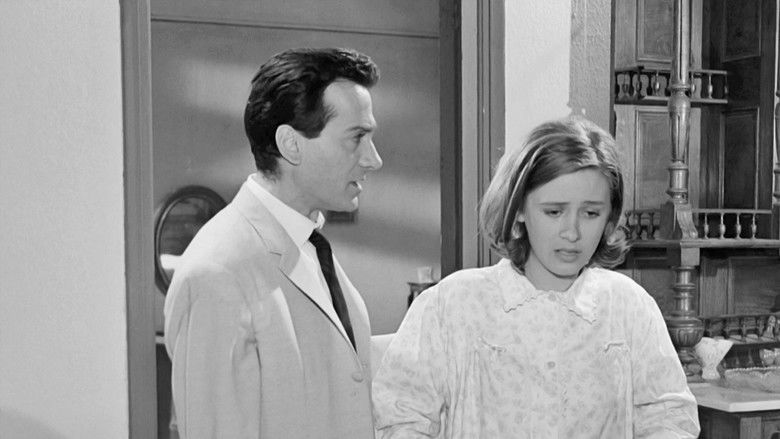 кадр из фильма Οι Κυρίες Της Αυλής