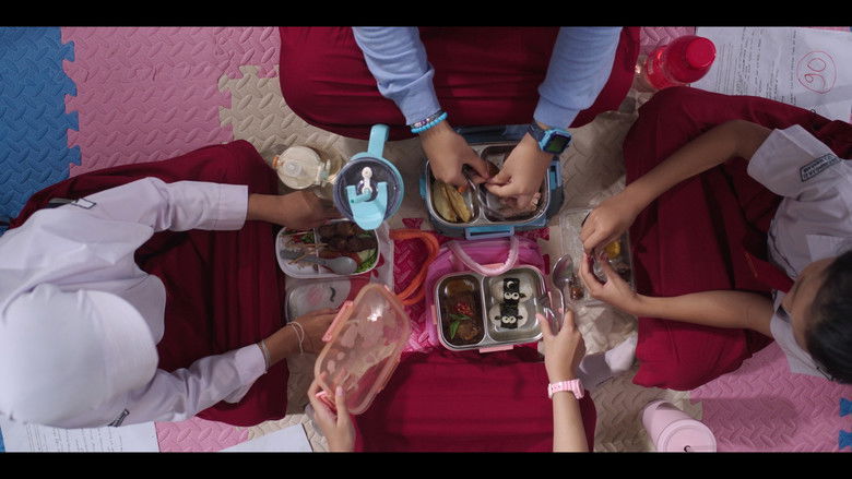 кадр из фильма Selamat Makan!