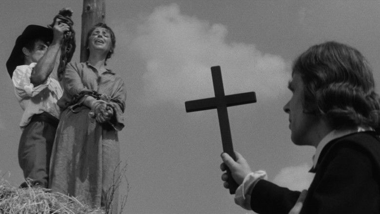 кадр из фильма Молот ведьм