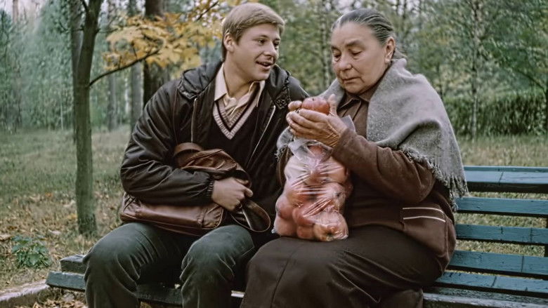 кадр из фильма Деревья на асфальте