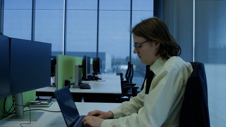 кадр из фильма The Vicissitude of an Office Job