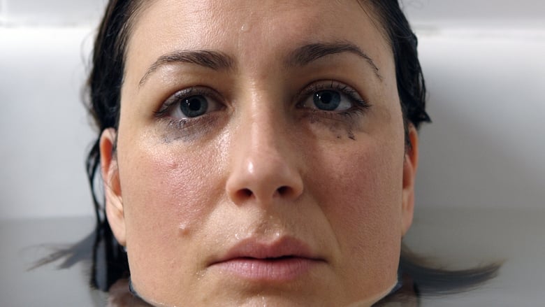 кадр из фильма Laura Gets a Cat