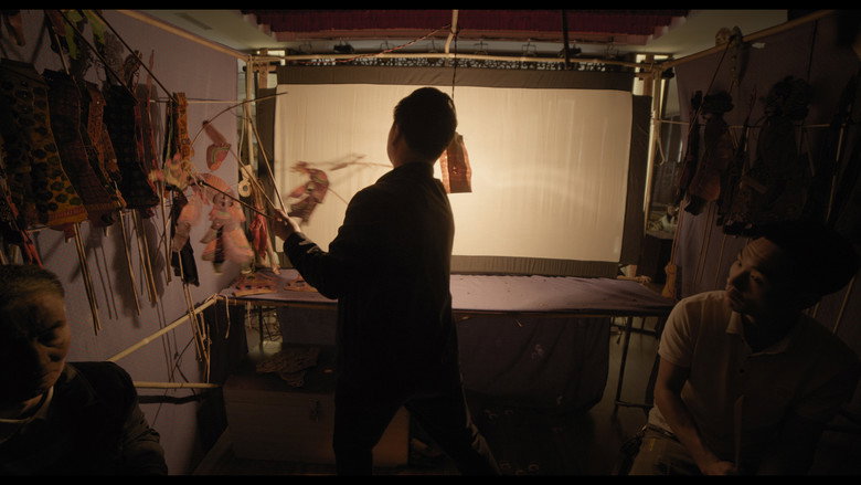 кадр из фильма Πίσω απ' τις Σκιές