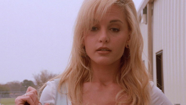 кадр из фильма Враждебное золото