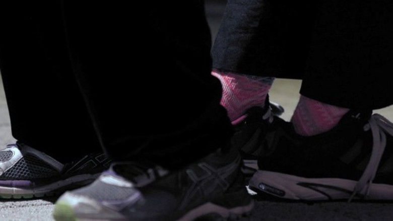 кадр из фильма 등 뒤로 맞대고