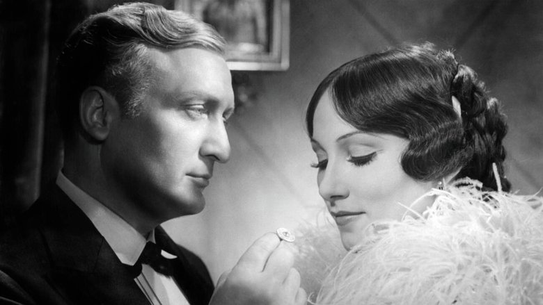 кадр из фильма Savoy-Hotel 217