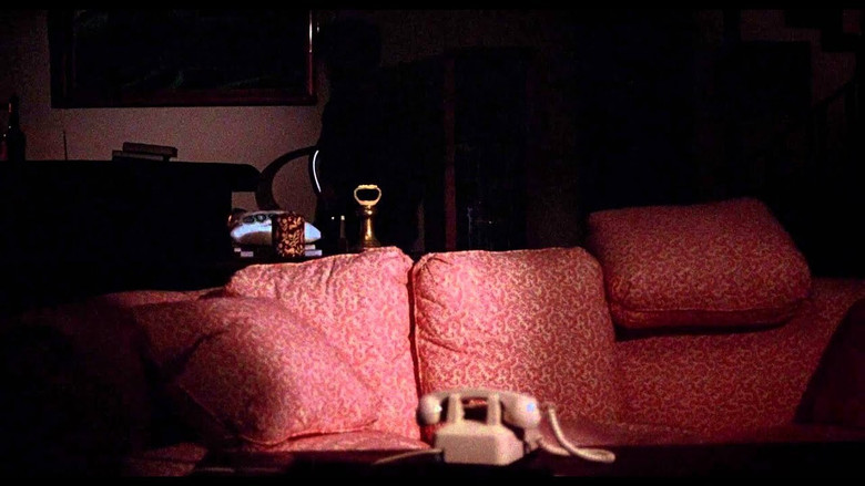 кадр из фильма Когда звонит незнакомец