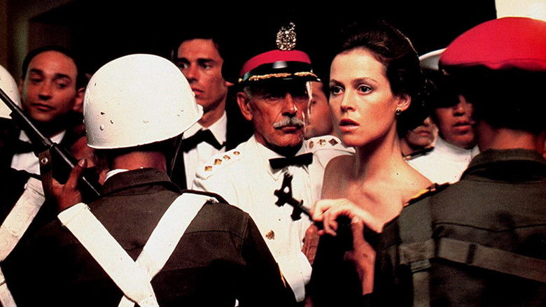 кадр из фильма Год, опасный для жизни