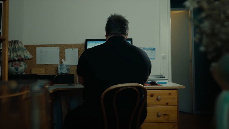 кадр из фильма Dans l’ombre