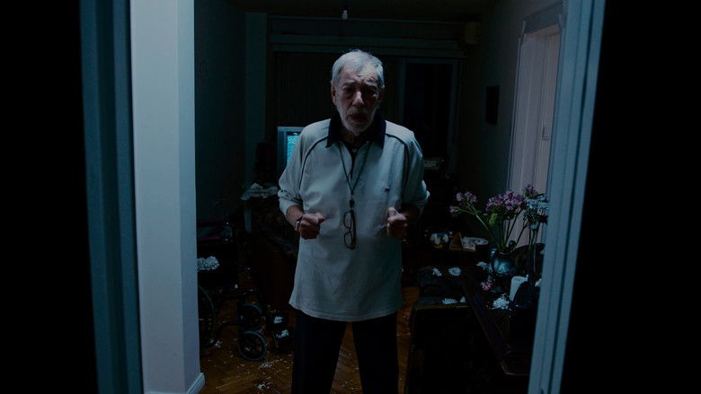 кадр из фильма La Casa de los Pétalos Marchitos