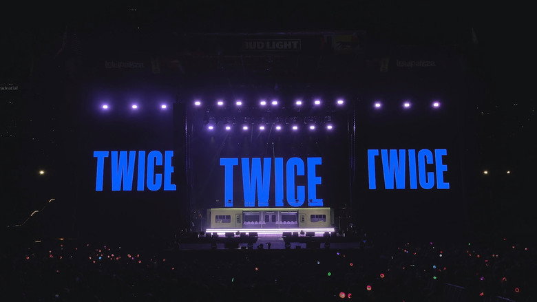 кадр из фильма TWICE：Lollapalooza Chicago 2025