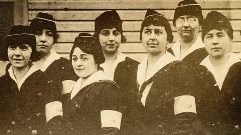 кадр из фильма The Hello Girls