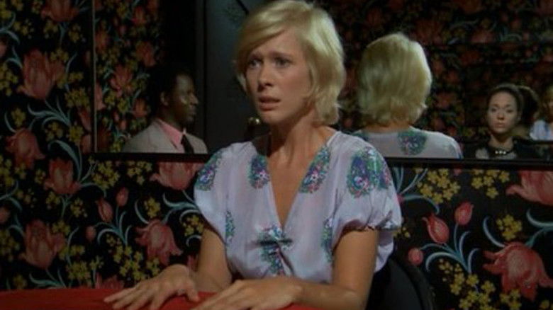 кадр из фильма Аромат дамы в черном