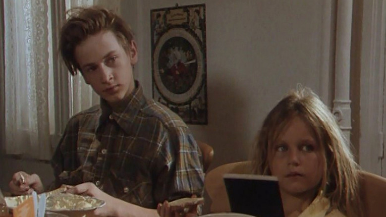 кадр из фильма Papa est parti, maman aussi