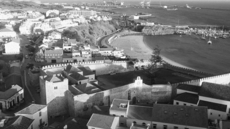 кадр из фильма Um pé na terra e um pé no mar