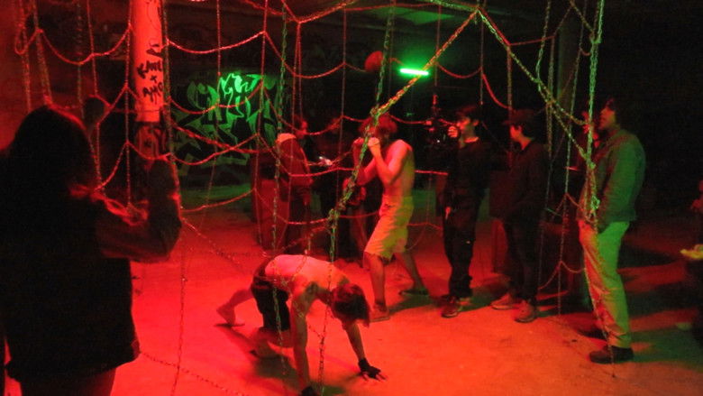 кадр из фильма Voces desde el foso