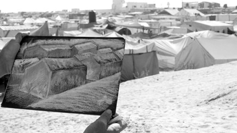 кадр из фильма Pour l'honneur de Gaza, des déplacés sous les tentes