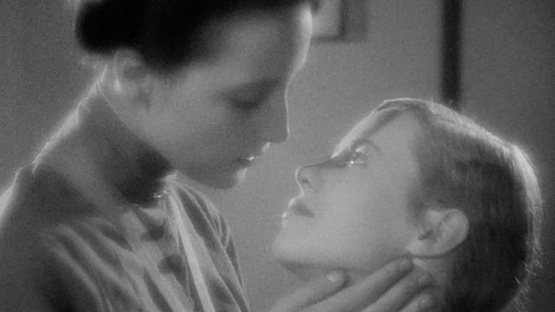 кадр из фильма Девушки в униформе