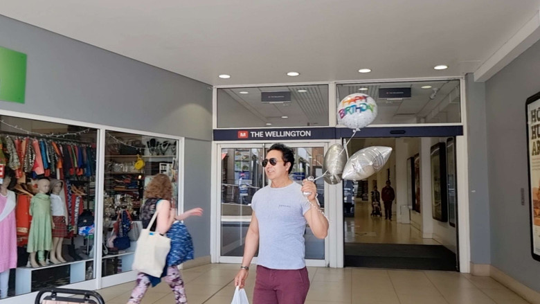 кадр из фильма Time doesn't wait for anyone