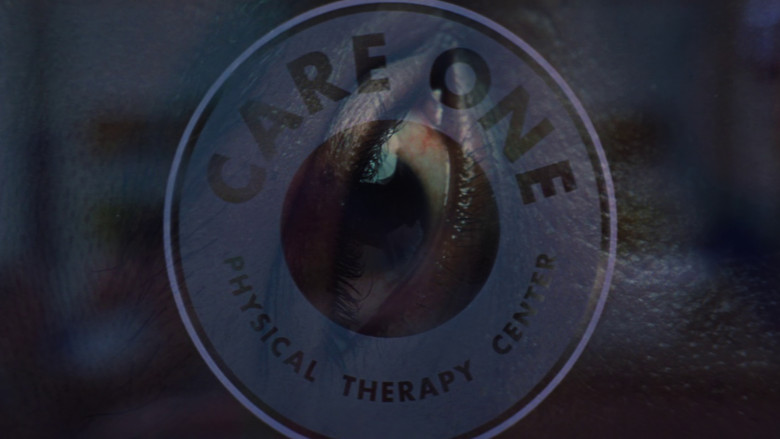 кадр из фильма Неуязвимый