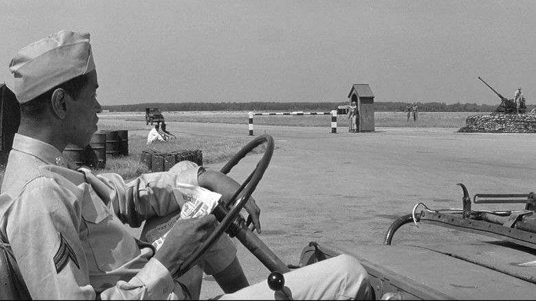 кадр из фильма Человек посередине