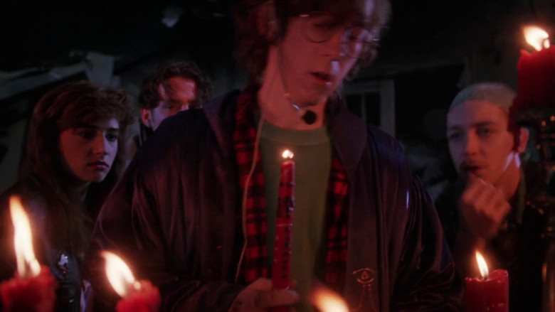 кадр из фильма Врата 2: Нарушители