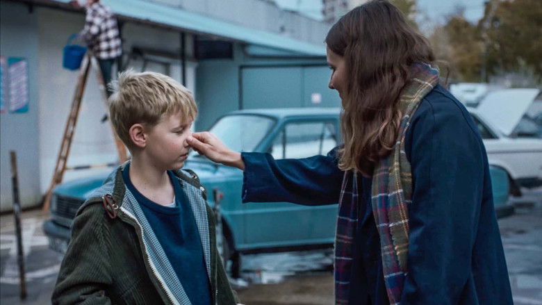 кадр из фильма Szumy i fonie