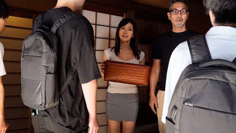 кадр из фильма JUQ-840「私がお母さんの代わりになってあげる…。」 こっそり布団に忍び込む人妻・優香さんの汗だく逆夜●い合宿 大島優香