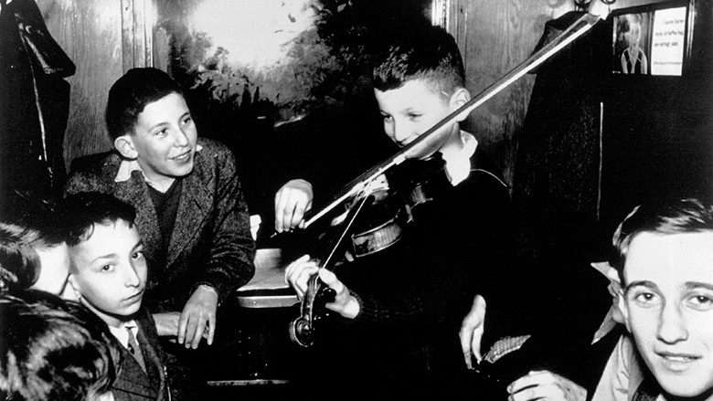 В чужие руки: истории Киндертранспорта