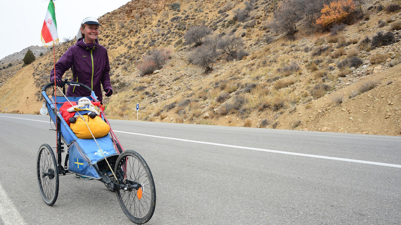 кадр из фильма Alone through Iran: 1144 miles of trust