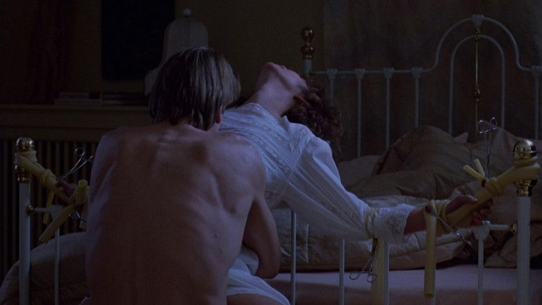 кадр из фильма Связанные насмерть