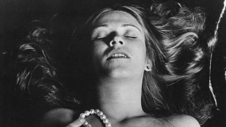 кадр из фильма За зеленой дверью