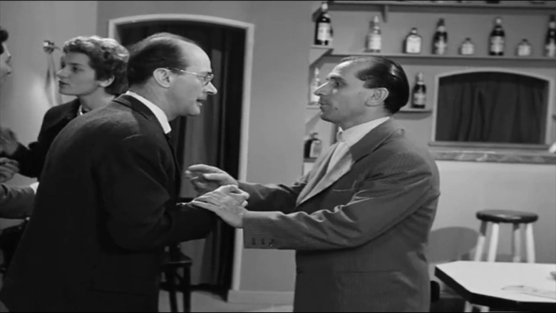 кадр из фильма Μακρυκωσταίοι και Κοντογιώργηδες