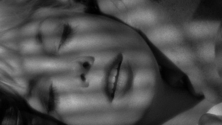 кадр из фильма Частная собственность