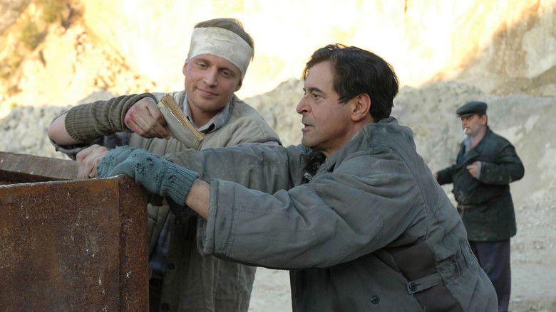 кадр из фильма Кароль. Человек, ставший Папой Римским