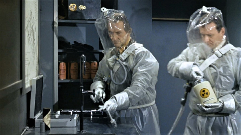 кадр из фильма Остров террора