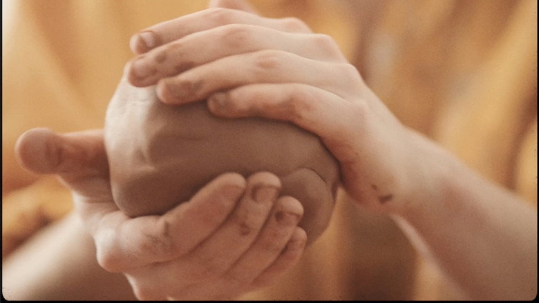 кадр из фильма Earth Works: A Potter's Story