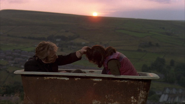 кадр из фильма Английский цирюльник