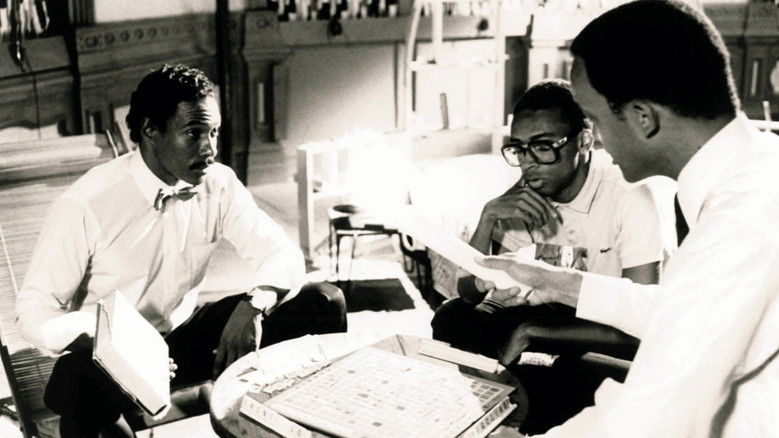 кадр из фильма Ей это нужно позарез