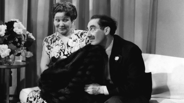 кадр из фильма Большой магазин