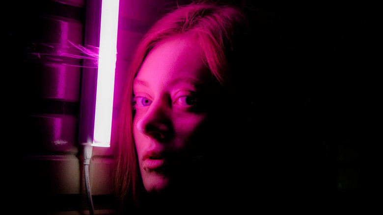 кадр из фильма Посторонний