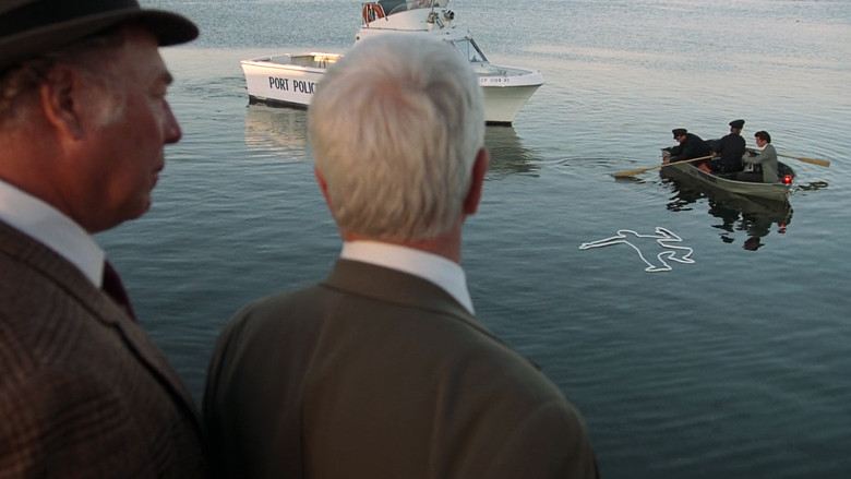 кадр из фильма Голый пистолет