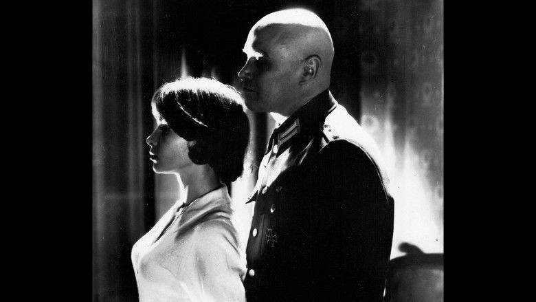 кадр из фильма La Chatte