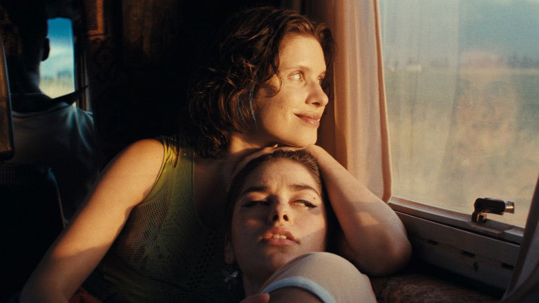 кадр из фильма Οι άγριες μέρες μας