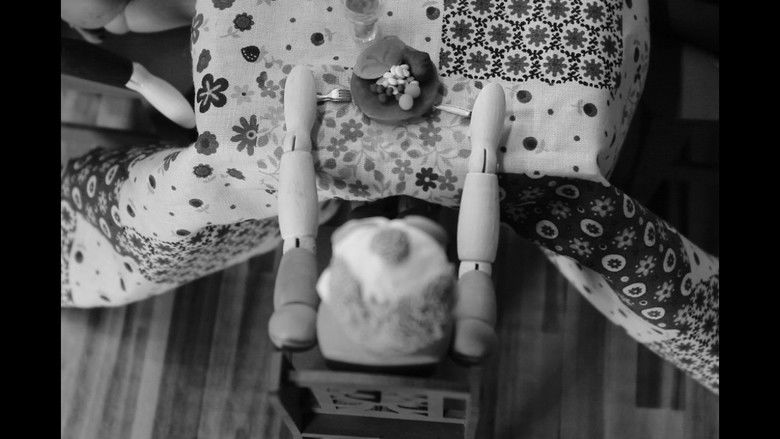 кадр из фильма Minha Casa Está Cheia de Estranhos