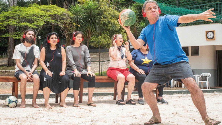 кадр из фильма Partida de Vôlei à Sombra do Vulcão