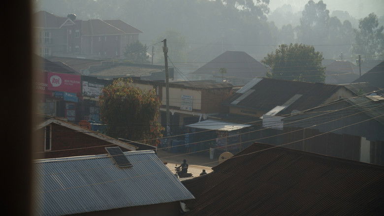 кадр из фильма Pipeline - PFA Pensions oliespor gennem Uganda